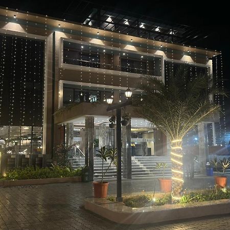 The Pavilion Park Resort Malegaon Buitenkant foto