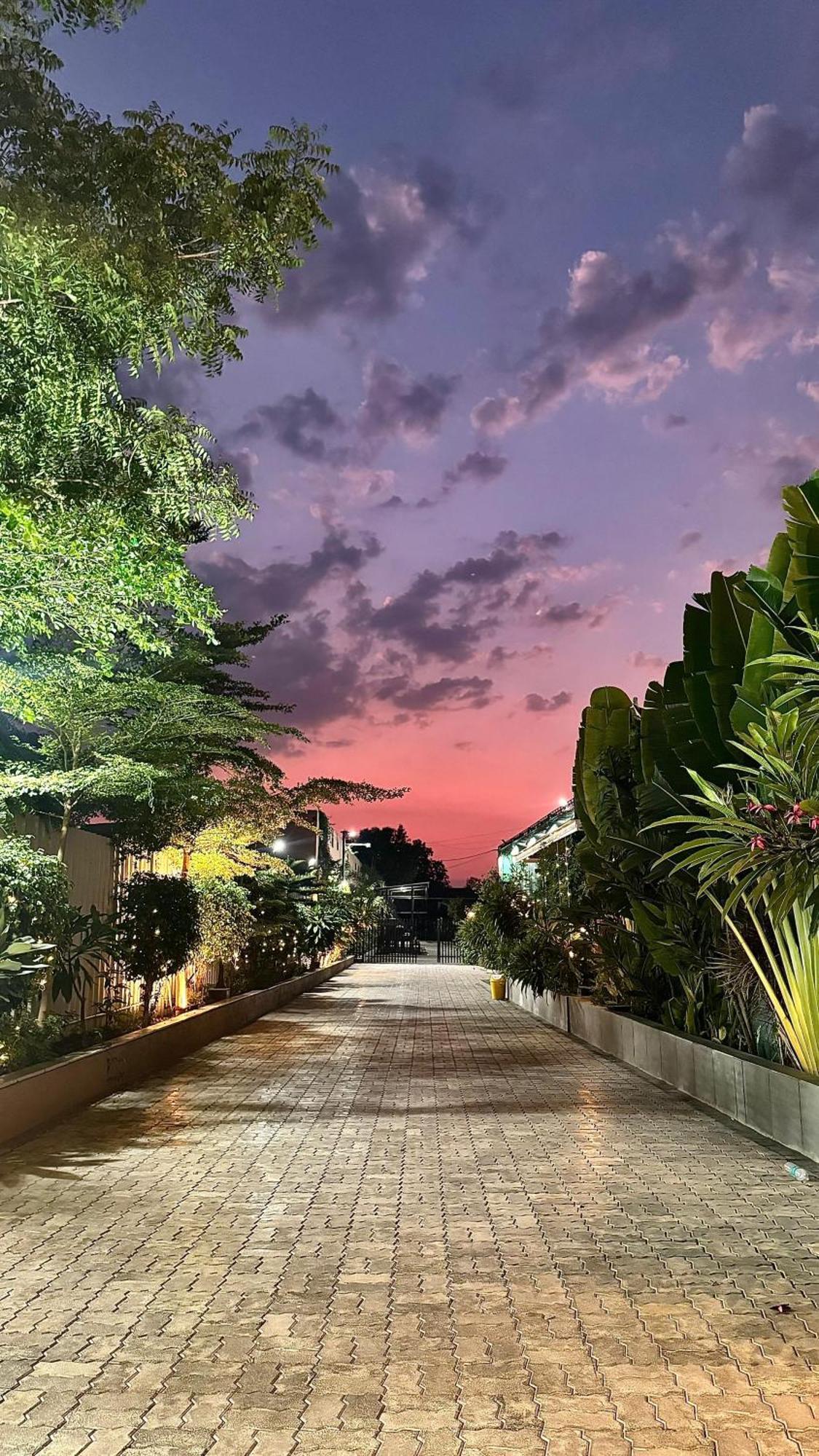 The Pavilion Park Resort Malegaon Buitenkant foto